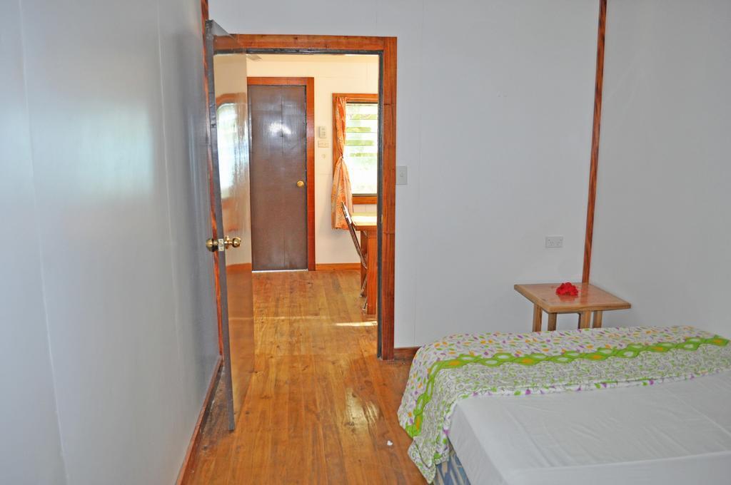 Ratu Kini Backpackers And Dive Resort Мана-Айленд Номер фото