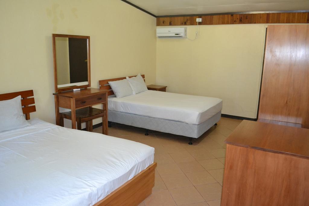 Ratu Kini Backpackers And Dive Resort Мана-Айленд Номер фото