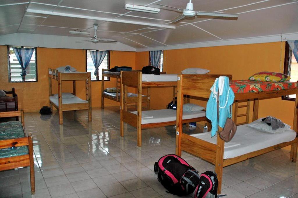 Ratu Kini Backpackers And Dive Resort Мана-Айленд Номер фото