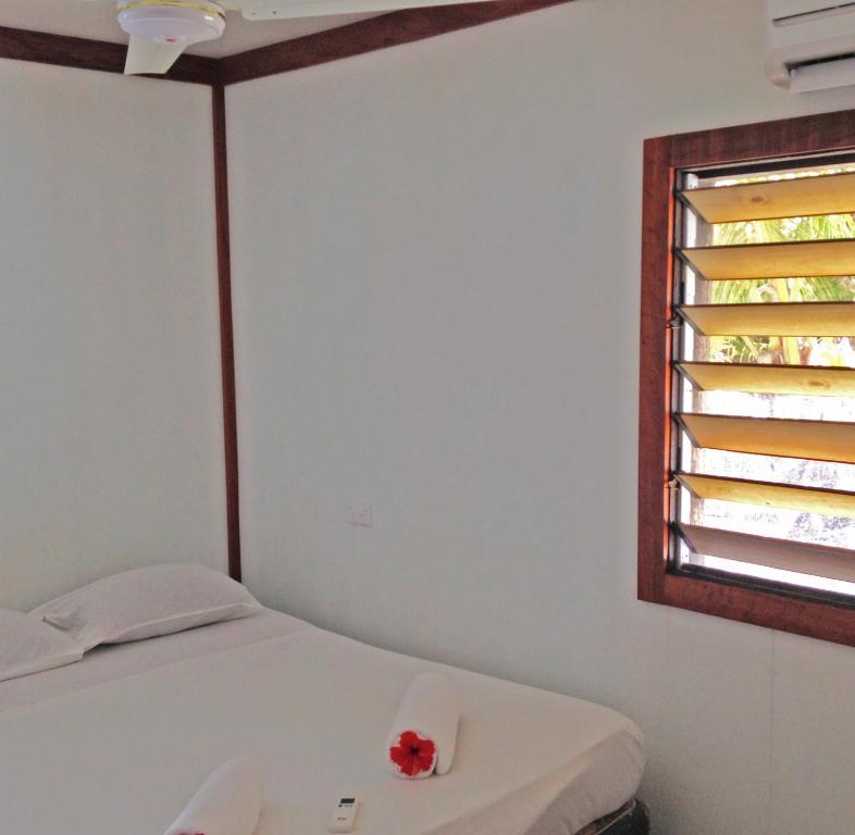 Ratu Kini Backpackers And Dive Resort Мана-Айленд Номер фото