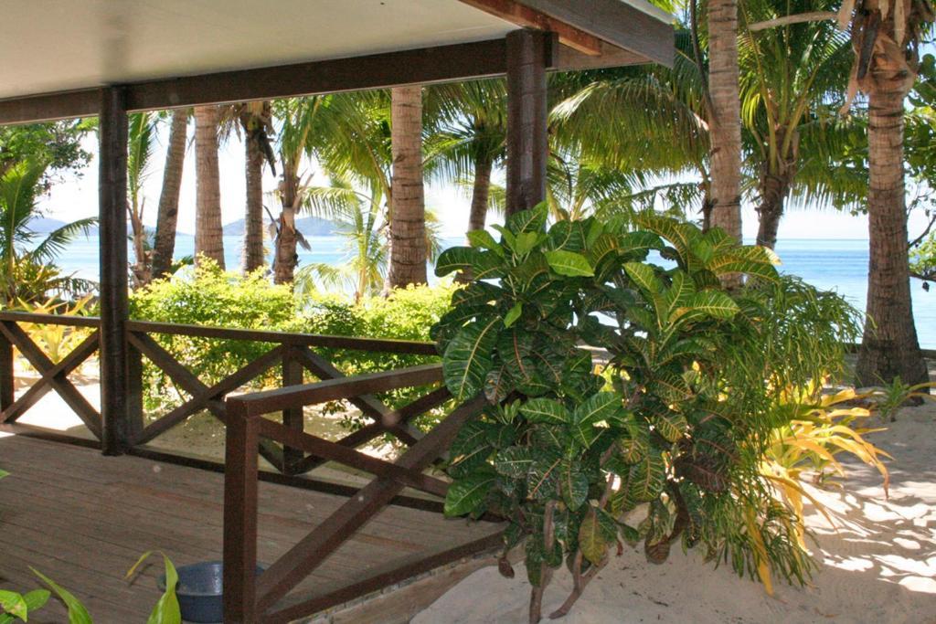 Ratu Kini Backpackers And Dive Resort Мана-Айленд Номер фото