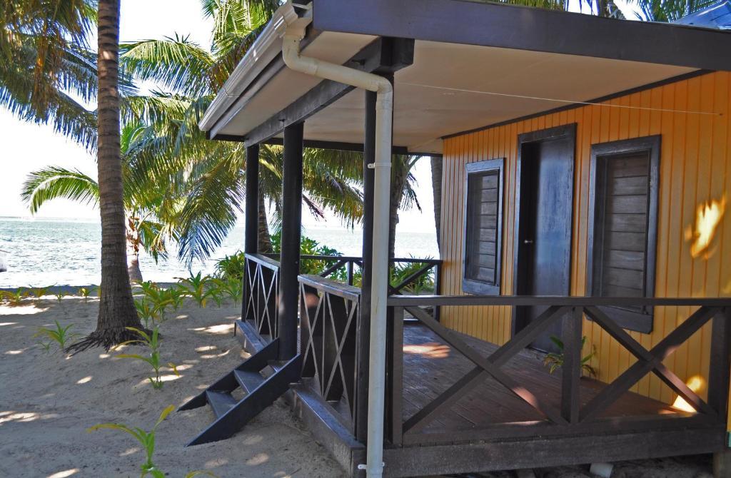 Ratu Kini Backpackers And Dive Resort Мана-Айленд Номер фото